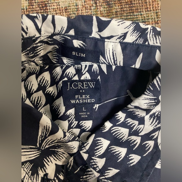 Men’s J. Crew short sleeve button downs - Picture 2 of 4